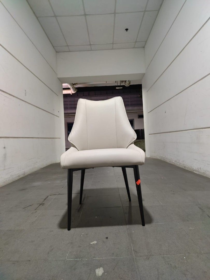 lindblad_chair_1748178730_caf18794_progressive