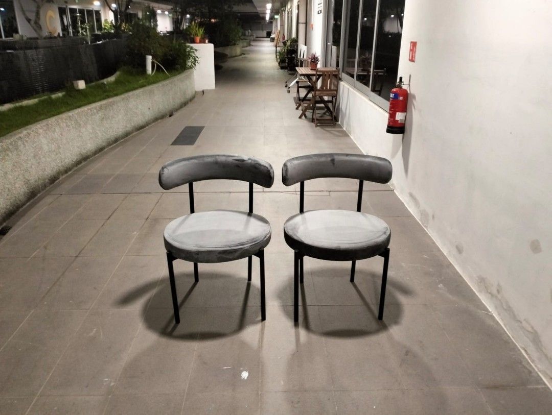 olov_dining_chairs_in_velvet_g_1733323904_2ee6da6e_progressive