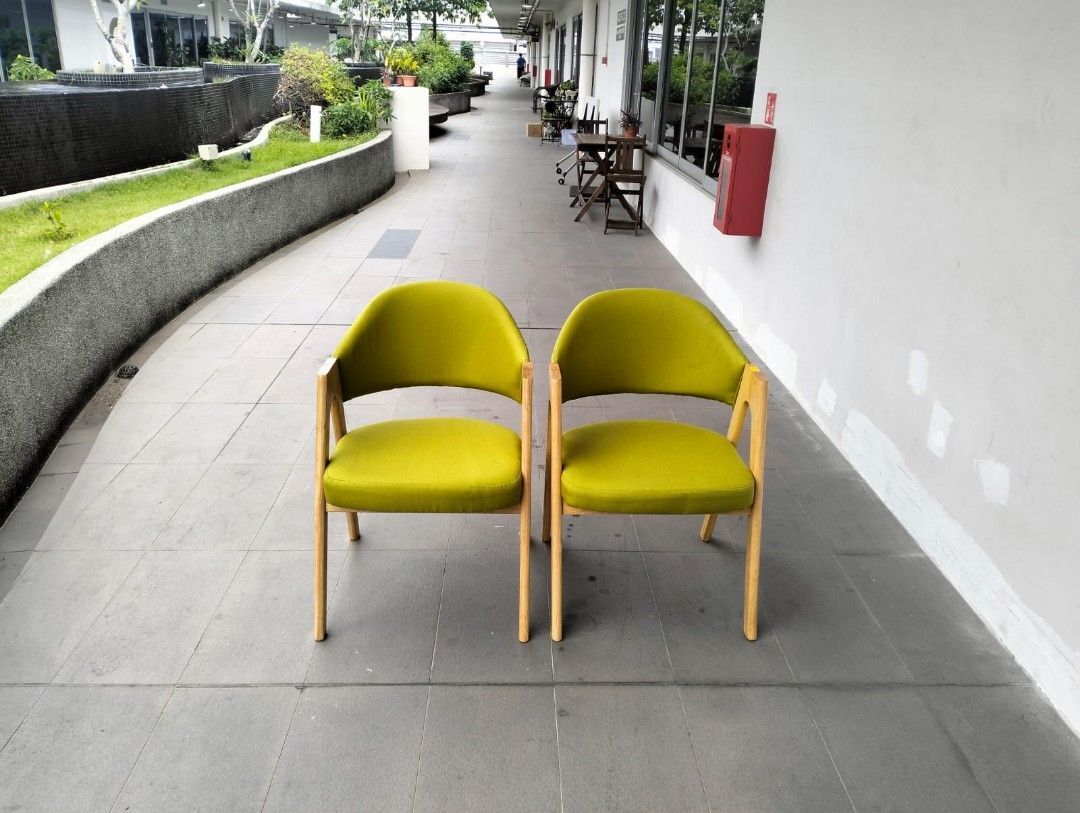 schhoek_dining_armchairs_set_o_1739375746_9b15bc75_progressive