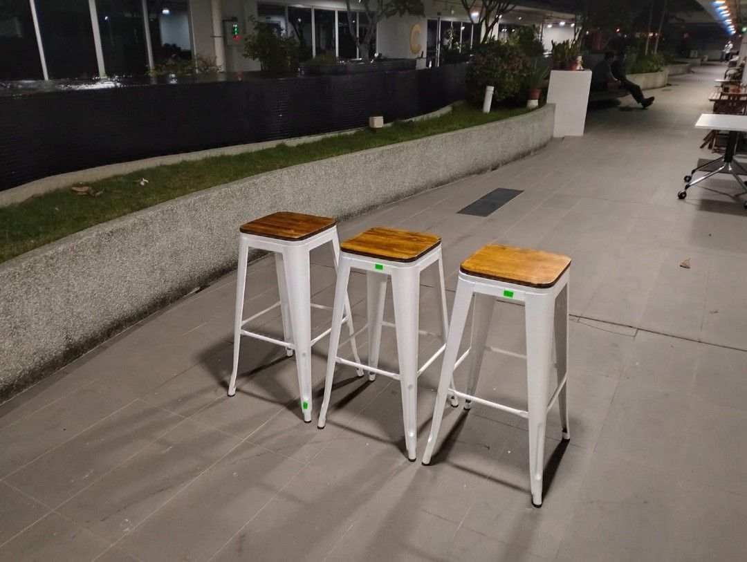 denver_retro_metal_bar_stools__1727013597_a7404985_progressive