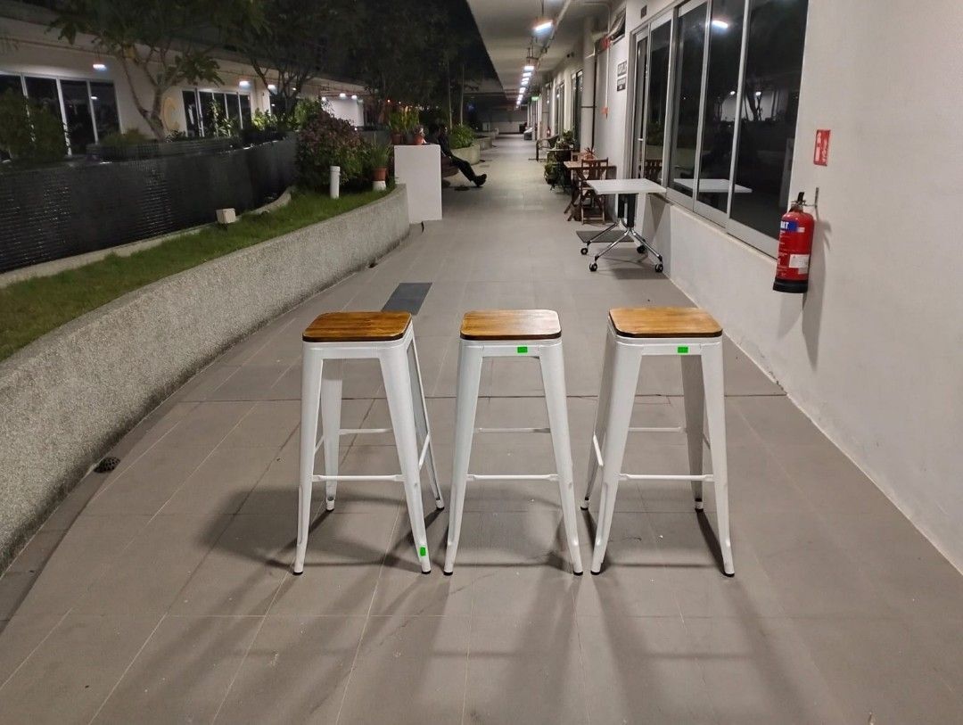 denver_retro_metal_bar_stools__1727013597_0f7362d4_progressive