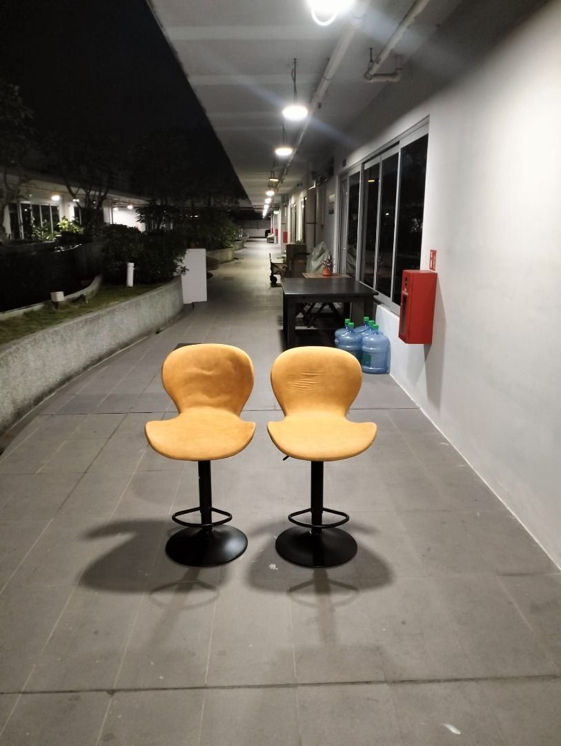 leyva_bar_chairs_set_of_2_1744354207_50933398_progressive
