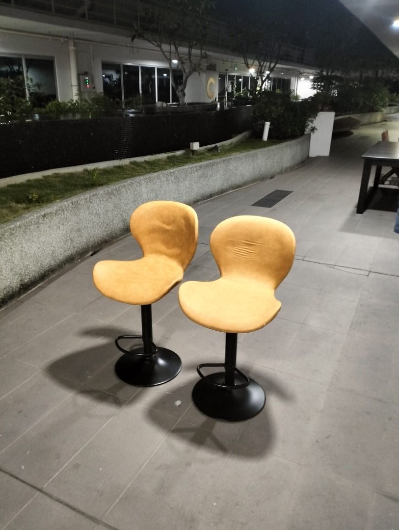 leyva_bar_chairs_set_of_2_1744354207_873e4102_progressive