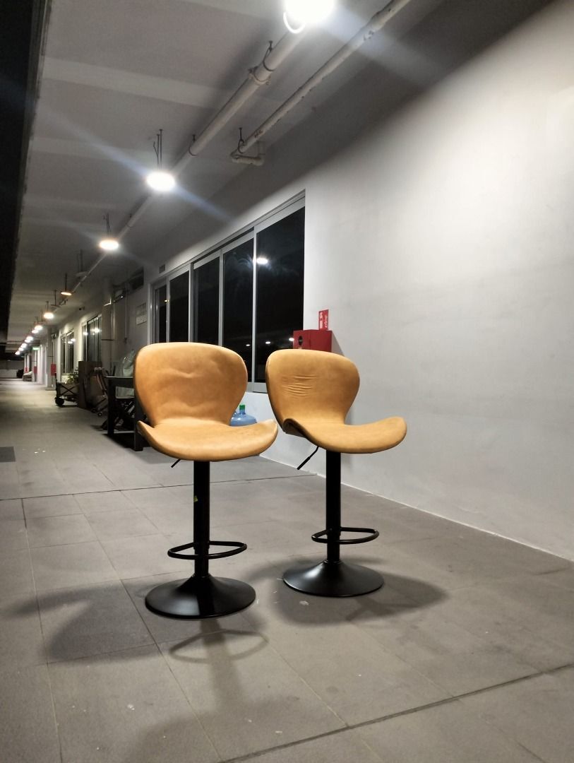 leyva_bar_chairs_set_of_2_1744354207_2cea48d2_progressive