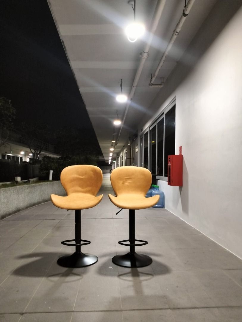 leyva_bar_chairs_set_of_2_1744354207_e9398fe9_progressive