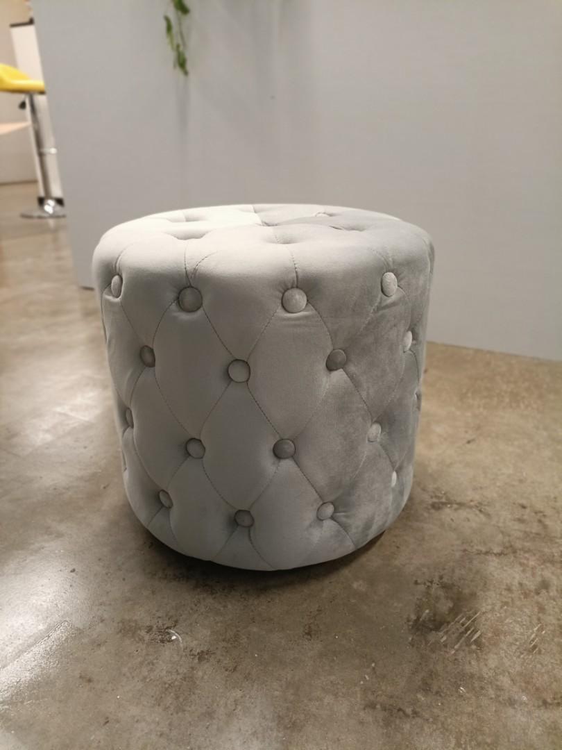 glitz_ii_small_round_ottoman_i_1649343019_67b1f985_progressive