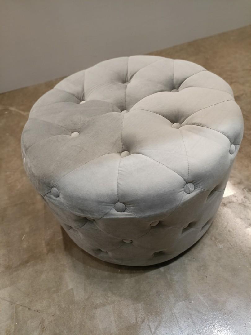 glitz_ii_large_round_ottoman_i_1649343255_60de1f11_progressive