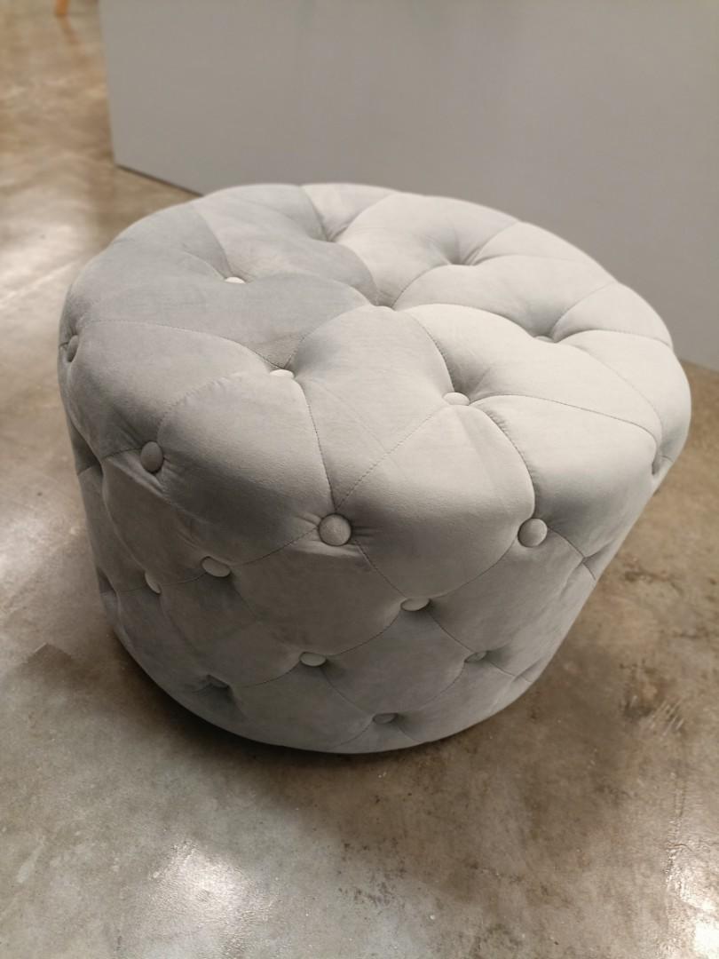 glitz_ii_large_round_ottoman_i_1649343255_b68299af_progressive