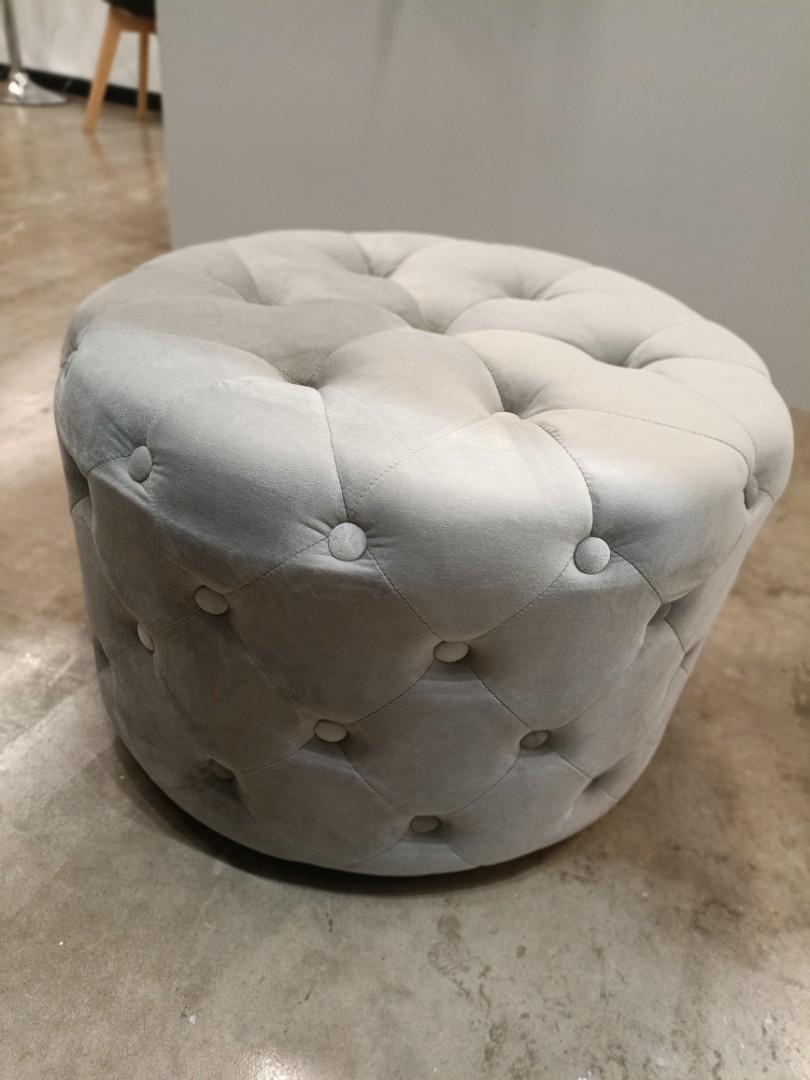 glitz_ii_large_round_ottoman_i_1649343255_ef598da3_progressive