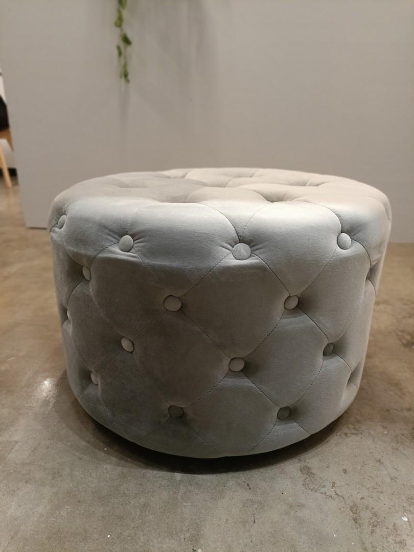 glitz_ii_large_round_ottoman_i_1649343255_84f00908_progressive