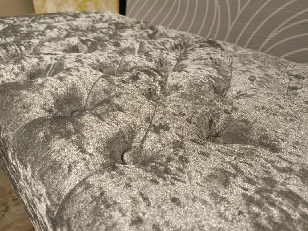 flamin_ii_pearl_grey_velvet_ot_1649518884_6caf34ab_progressive