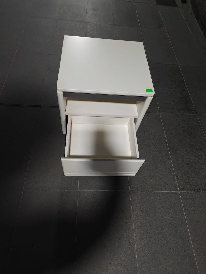 husai_bedside_table_1752919089_ee4953d5_progressive