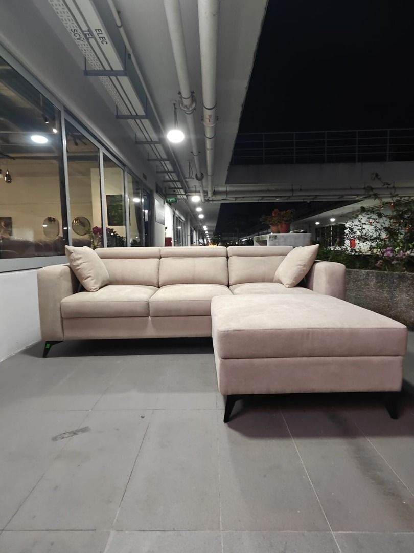 celentano_3_seater_with_ottoma_1758441087_2f6a2ca8_progressive