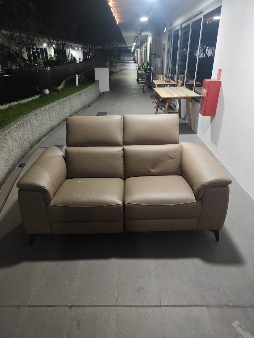 karamazov_2_seater_full_leathe_1760596722_b1e6b393_progressive