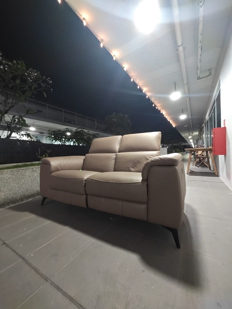 karamazov_2_seater_full_leathe_1760596722_55c17842_progressive