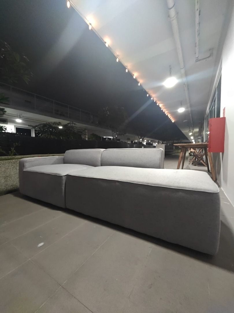 holopainen_3_seater_left_chais_1757840349_5582a2b3_progressive