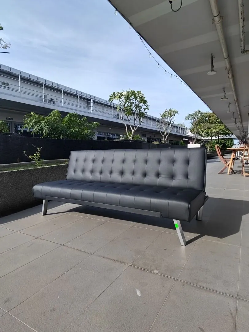 angeles_sofa_bed_in_black_pvc_1761633303_94ec3cf5_progressive