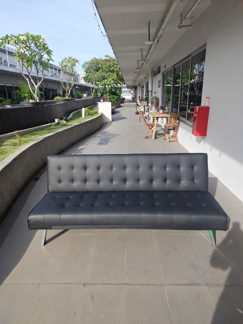 angeles_sofa_bed_in_black_pvc_1761633303_77b3daf8_progressive