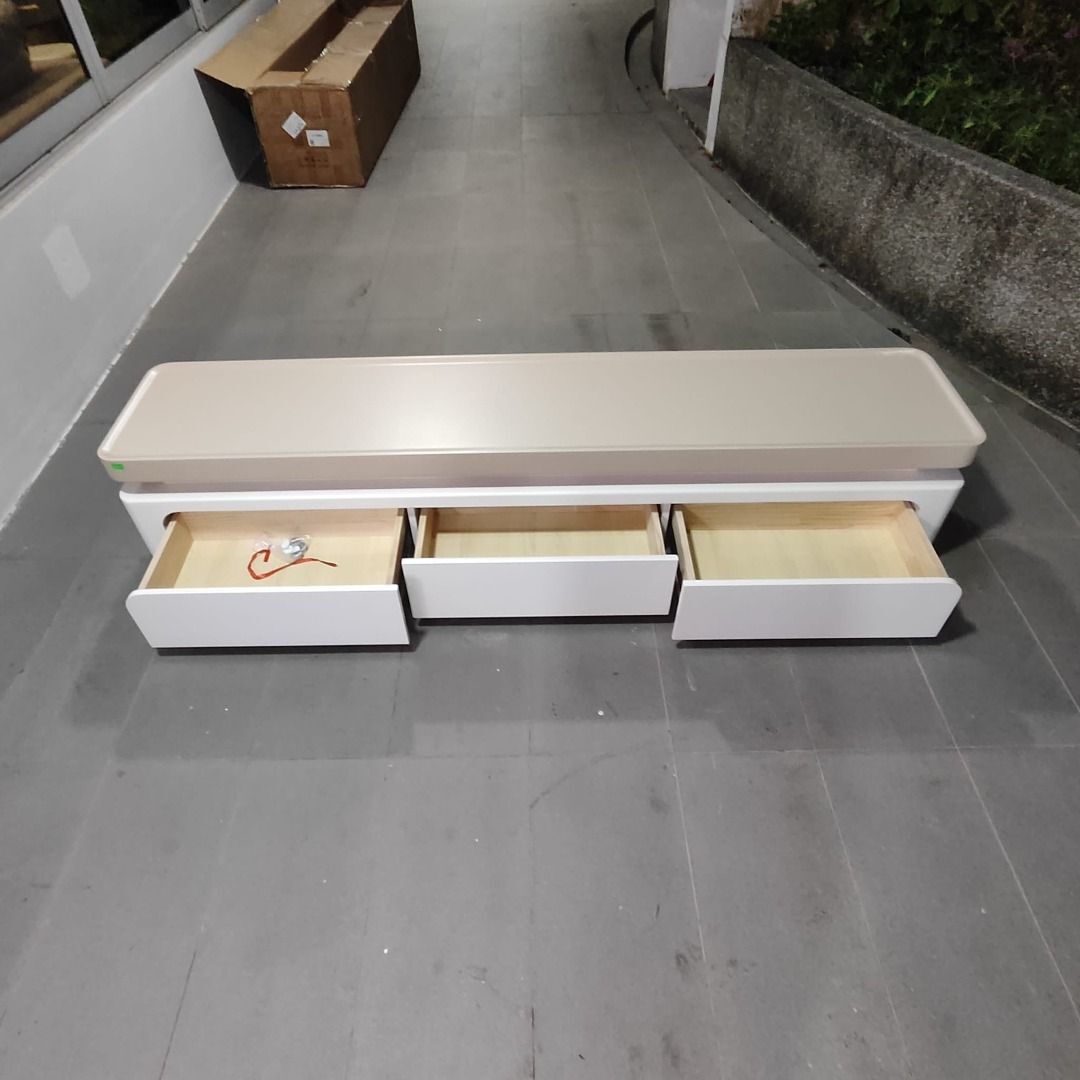 milick_20m_tv_console_1759901722_59a84b96_progressive