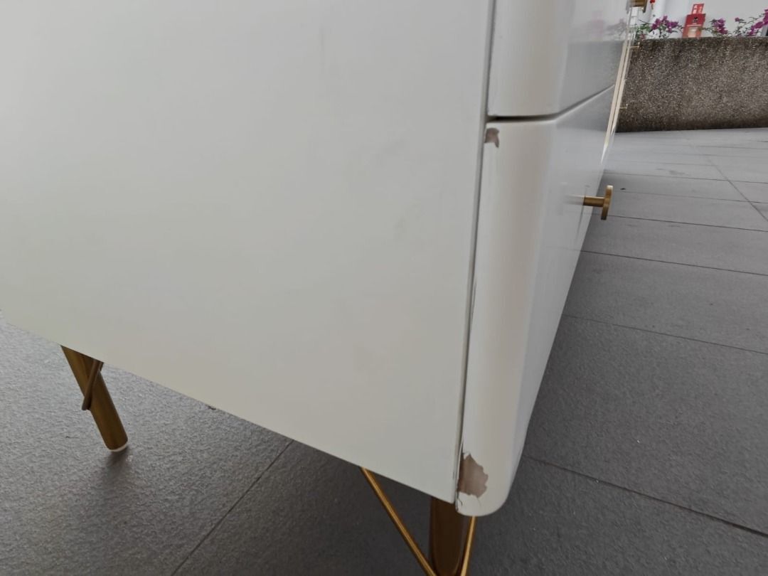 strelitz_tv_console_white_1758440805_6cabea78_progressive