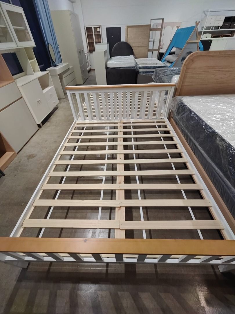 zabeth_queen_size_wooden_bedfr_1761136533_8f3f401a_progressive