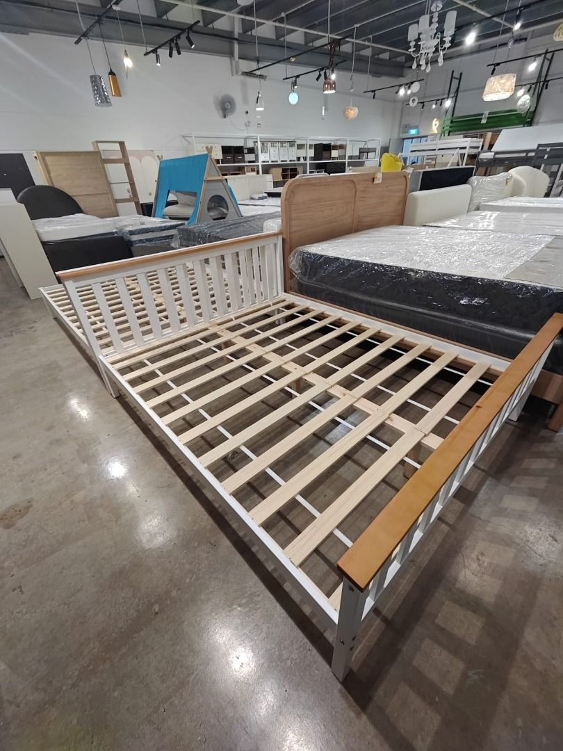 zabeth_queen_size_wooden_bedfr_1761136533_c38a9f52_progressive