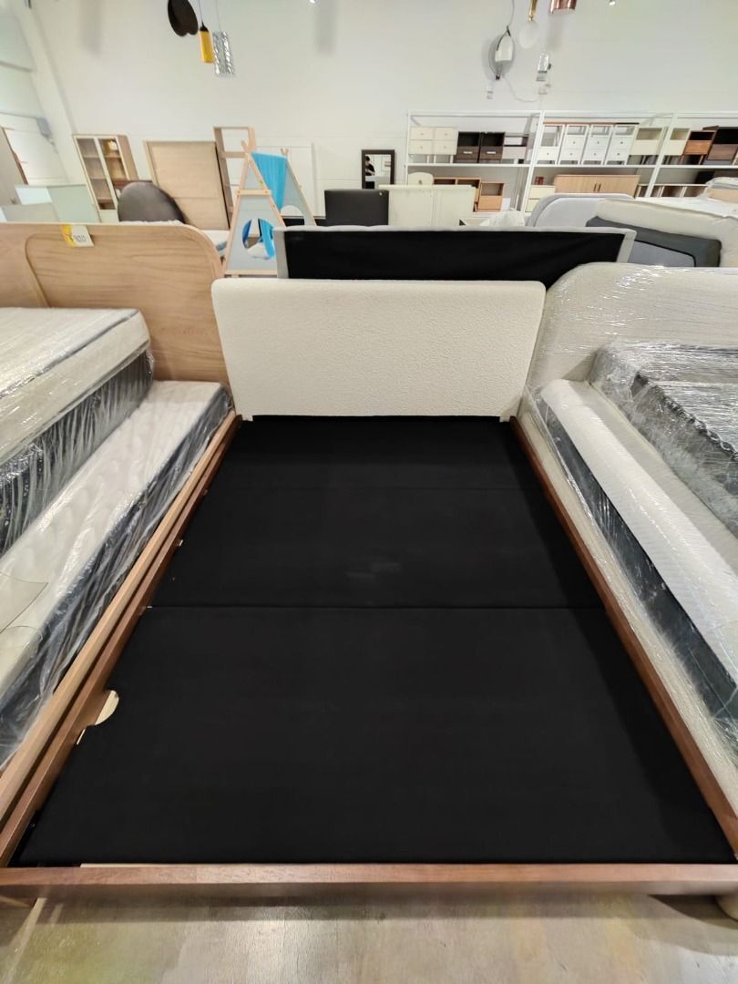 goebbels_queen_size_bed_in_sno_1760689525_46ed774e_progressive