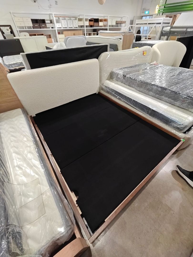 goebbels_queen_size_bed_in_sno_1760689525_939f051a_progressive