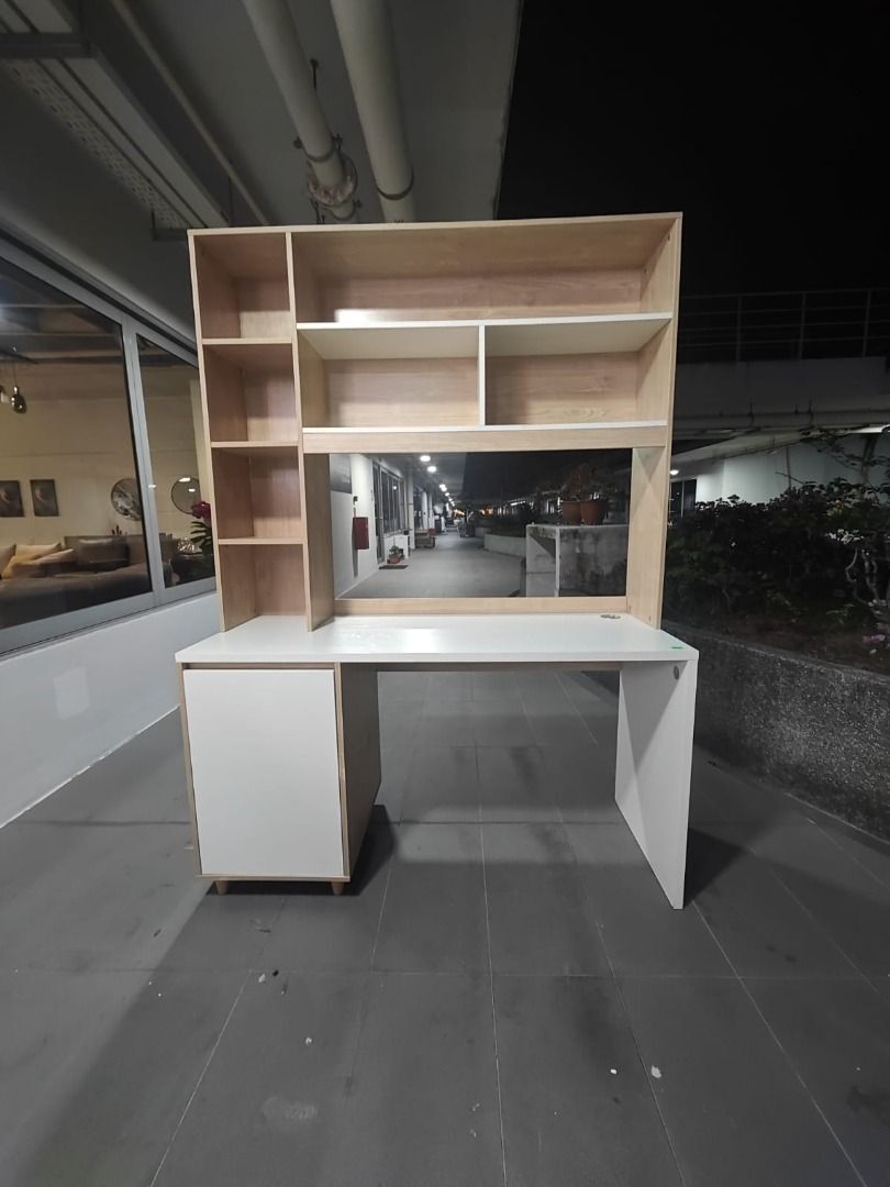 wiesel_study_table_1761909938_f5dab438_progressive