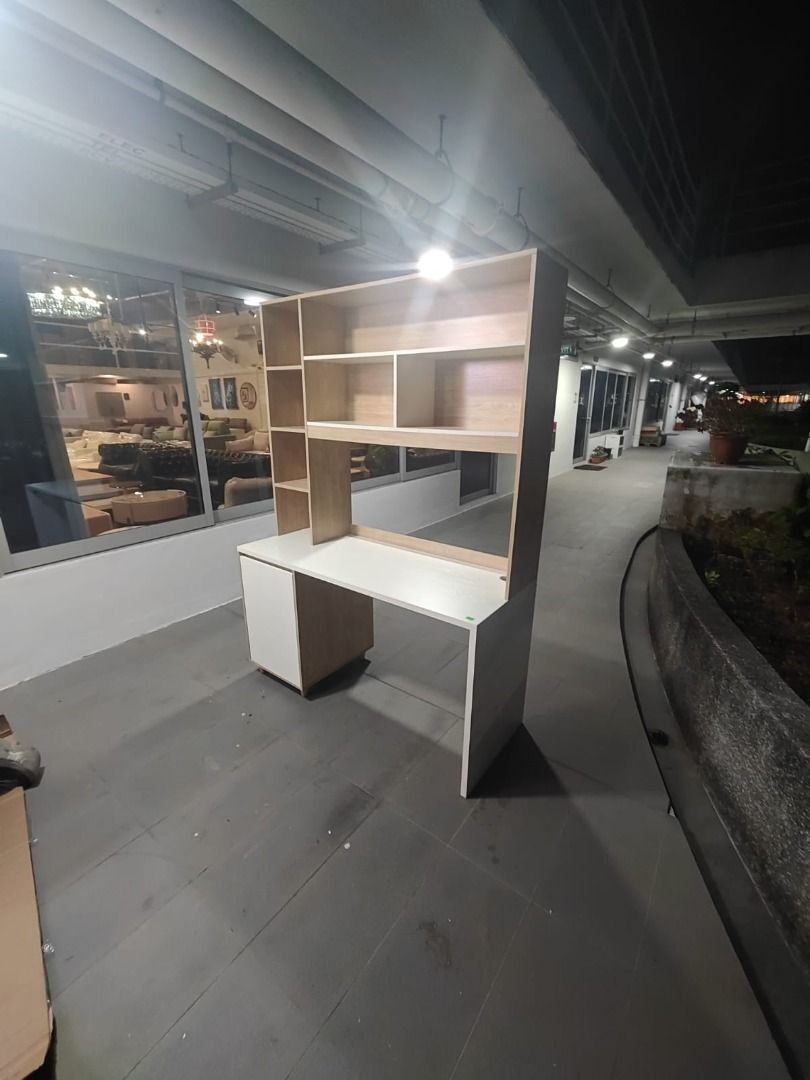 wiesel_study_table_1761909938_b2d7d108_progressive