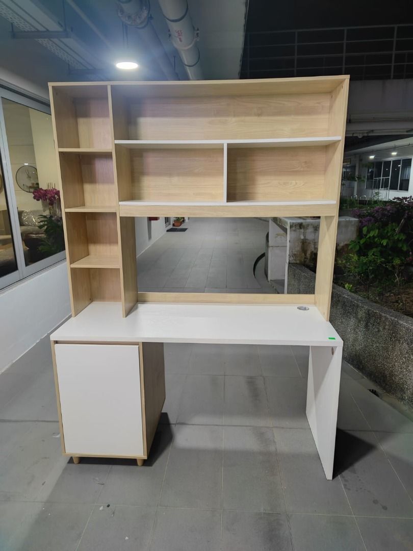 wiesel_study_table_1761909938_e444d42c_progressive