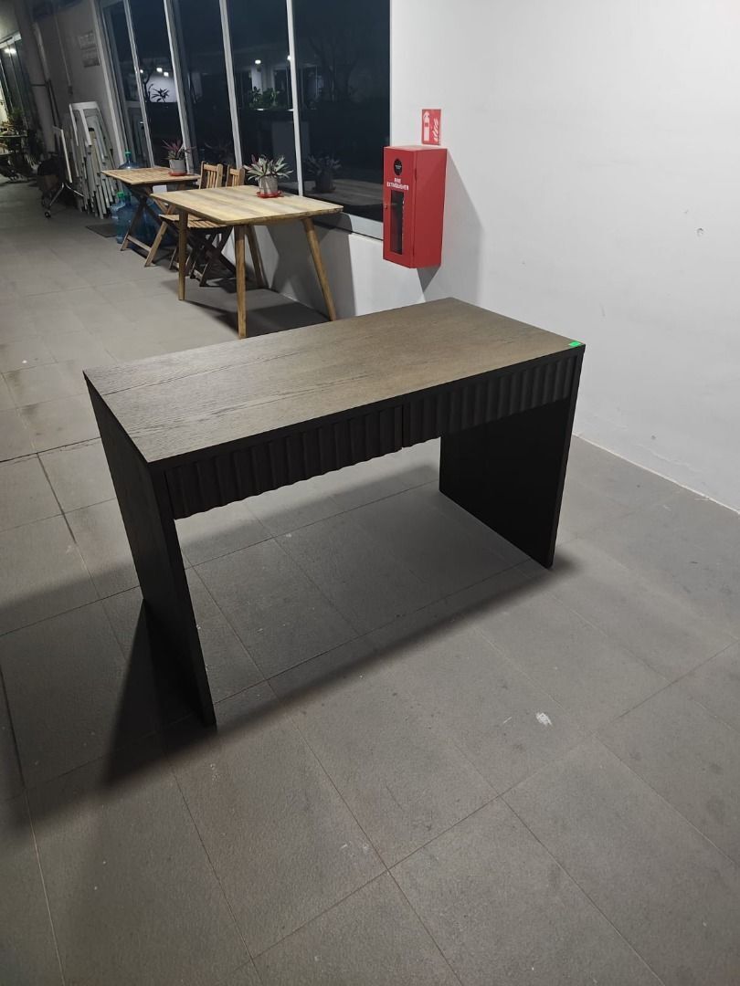 santi_valpo_study_desk_with_2__1761285674_1e94d134_progressive