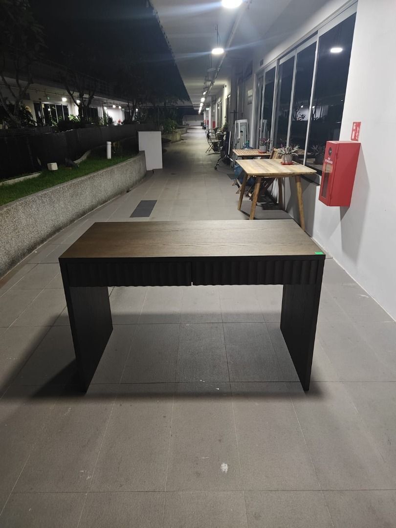 santi_valpo_study_desk_with_2__1761285674_dfe33586_progressive