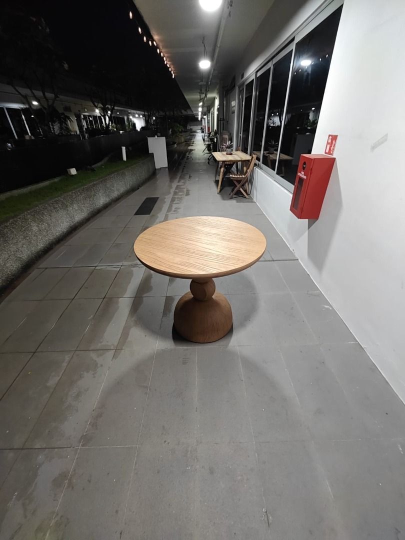 ligertwood_round_dining_table_1763461397_14e5574c_progressive