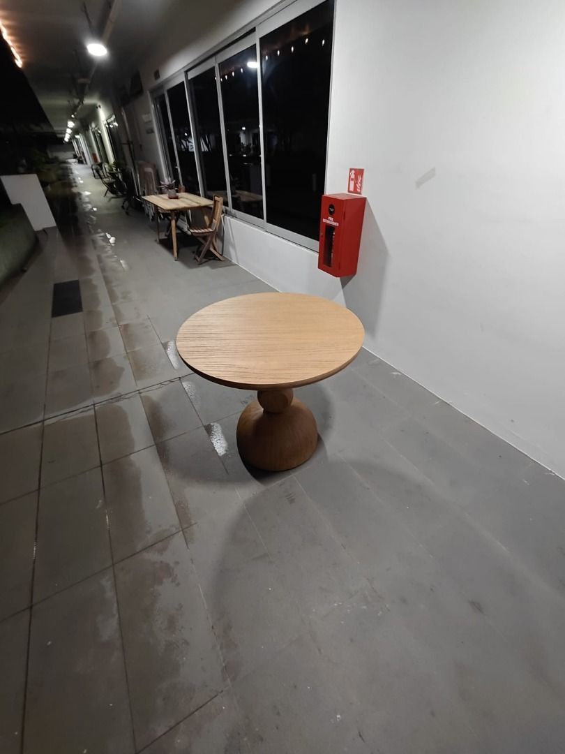 ligertwood_round_dining_table_1763461397_5f58a507_progressive