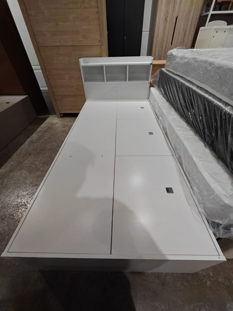 sterling_multi_storage_platfor_1764850696_08cd94ba_progressive