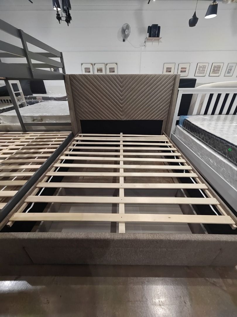 quintina_queen_size_upholstery_1766208192_430bf854_progressive