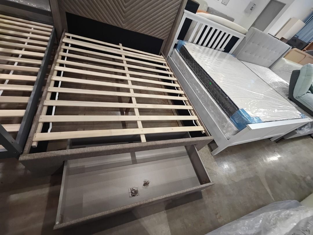 quintina_queen_size_upholstery_1766208192_1184ec8b_progressive