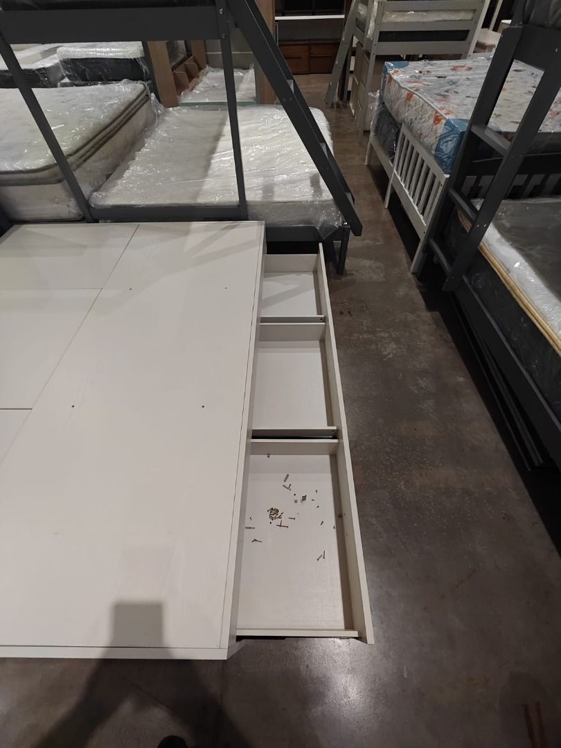 holver_queen_multi_storage_tat_1766208666_7a93331a_progressive