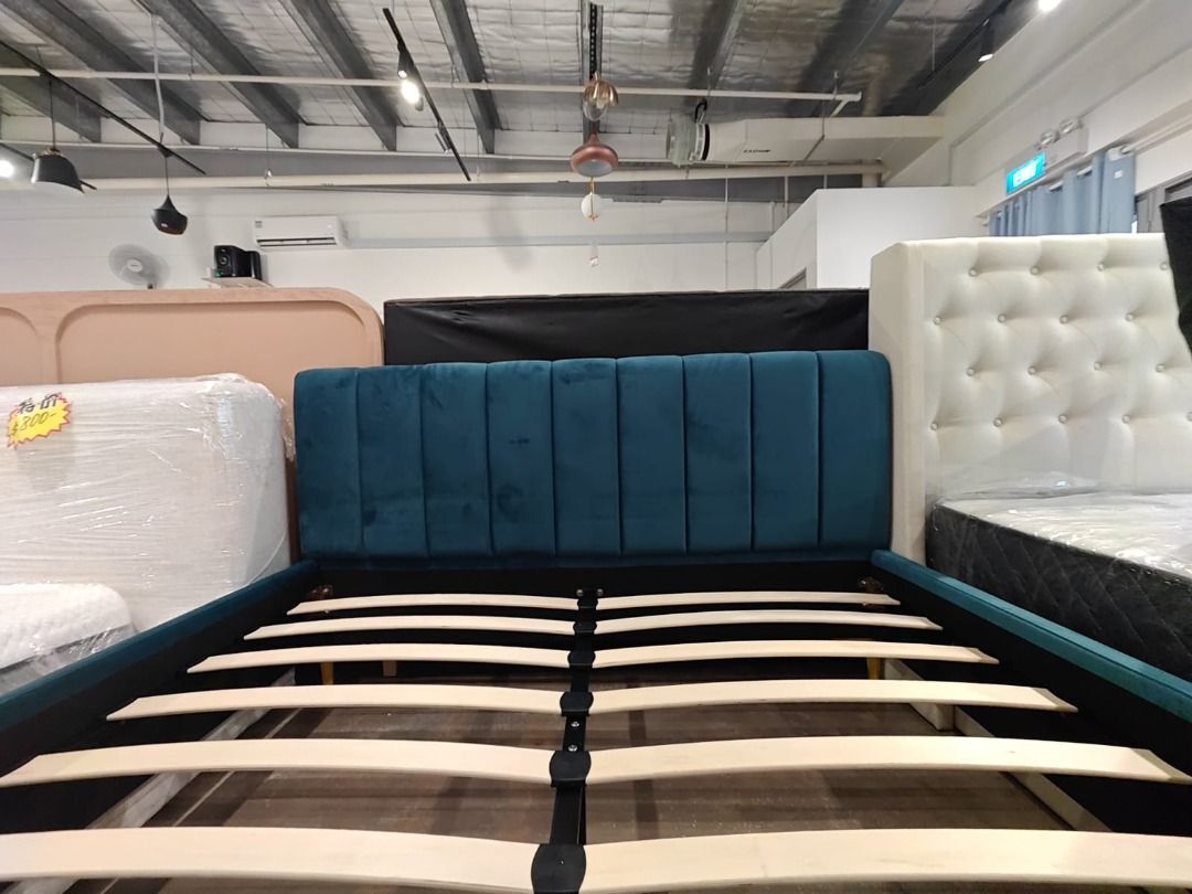 nolan_upholstered_queen_bedfra_1766816539_5d6a8c65_progressive