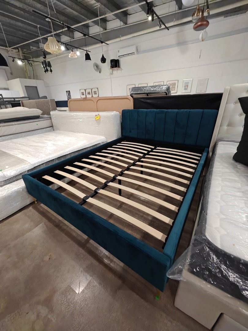 nolan_upholstered_queen_bedfra_1766816539_dfb58228_progressive