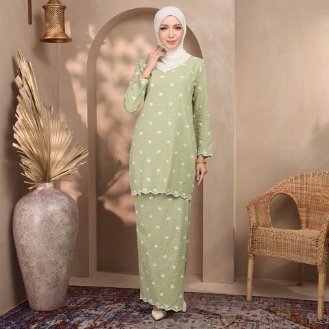 04 REBECCA APEL GREEN 01