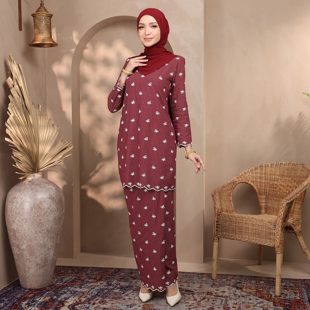 02 REBECCA MAROON 01