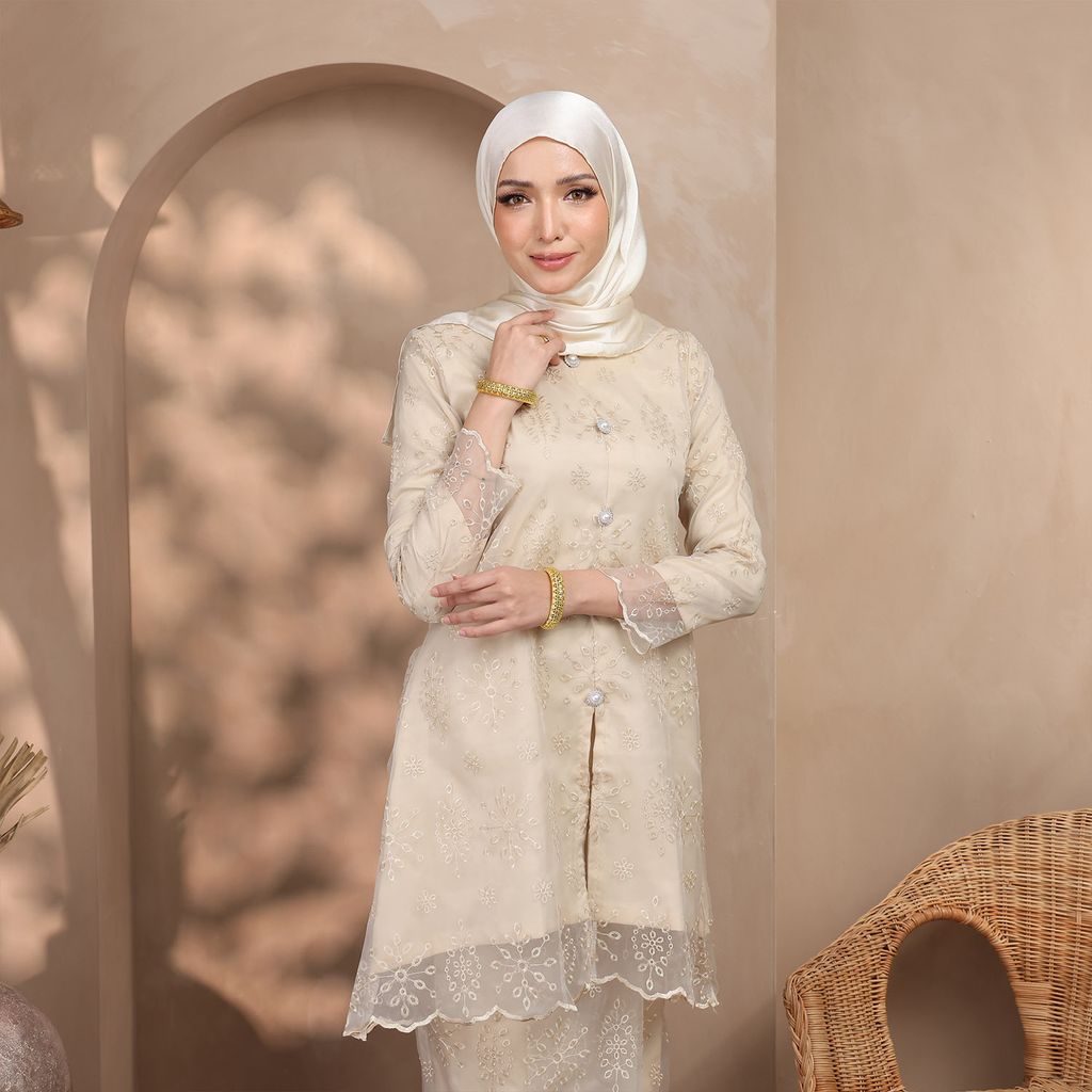 02 ORGANZA CHAMPAGNE 03