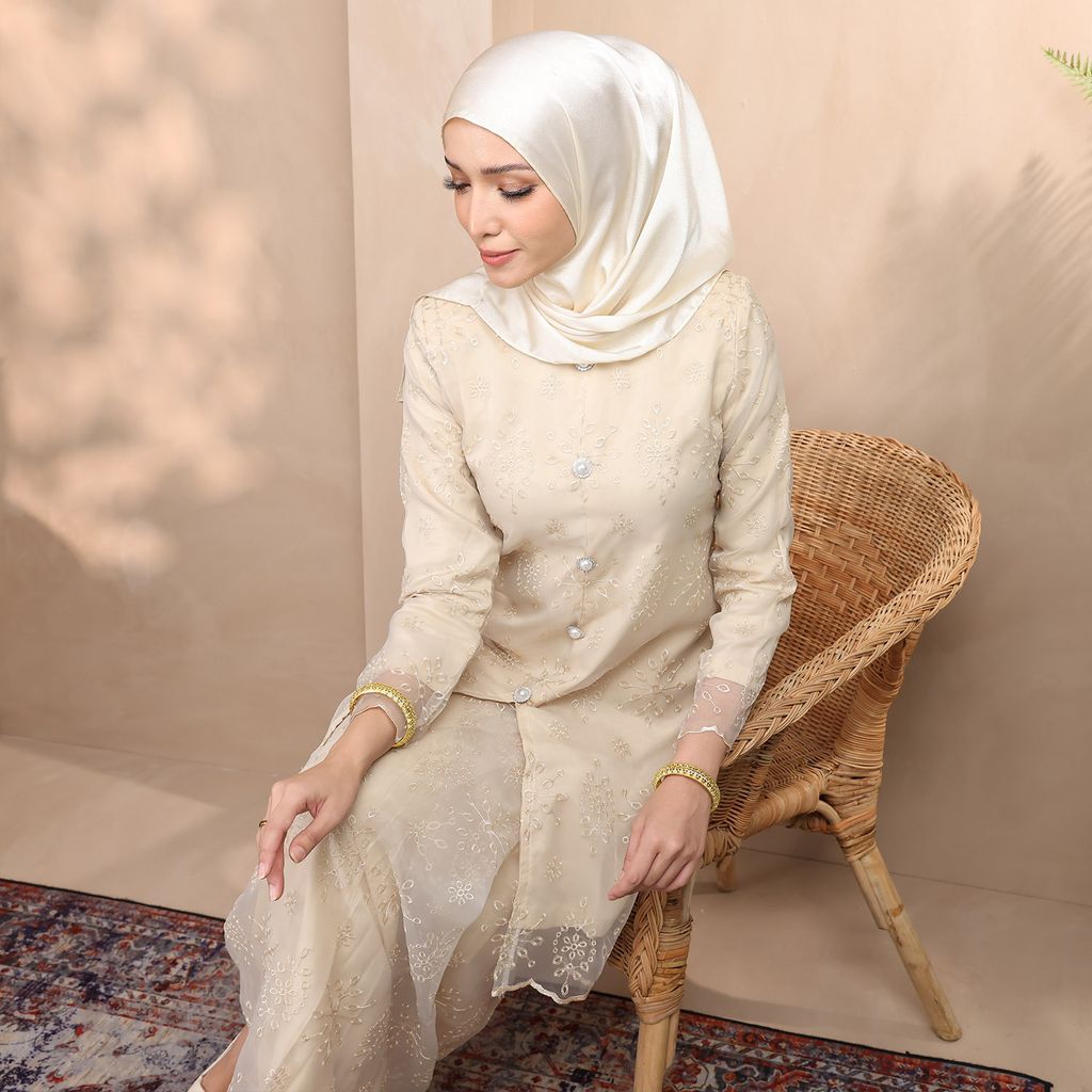 02 ORGANZA CHAMPAGNE 02