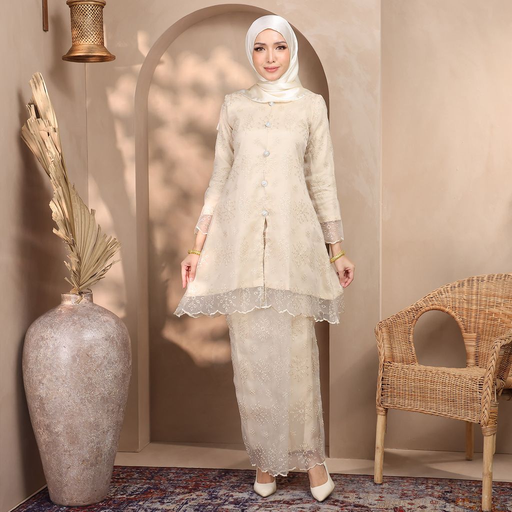 02 ORGANZA CHAMPAGNE 01