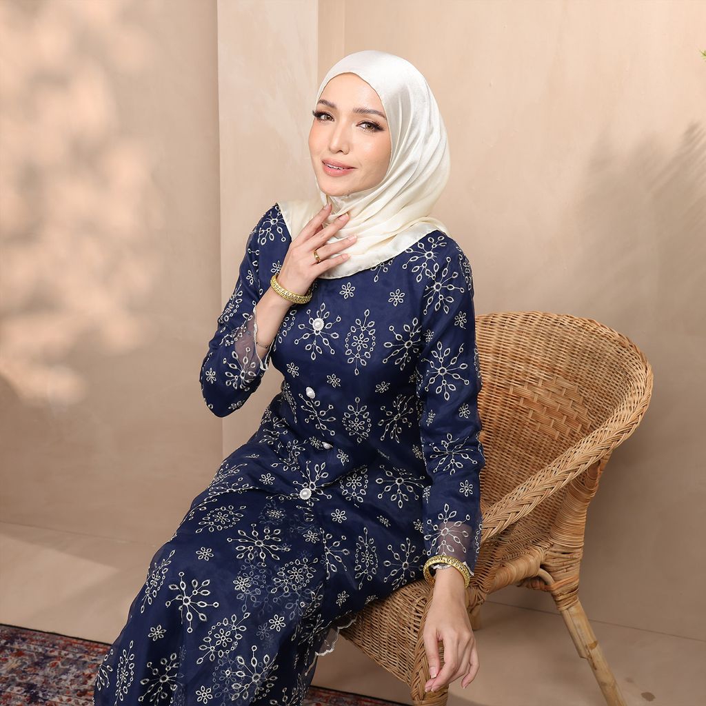 01 ORGANZA DARK BLUE 02