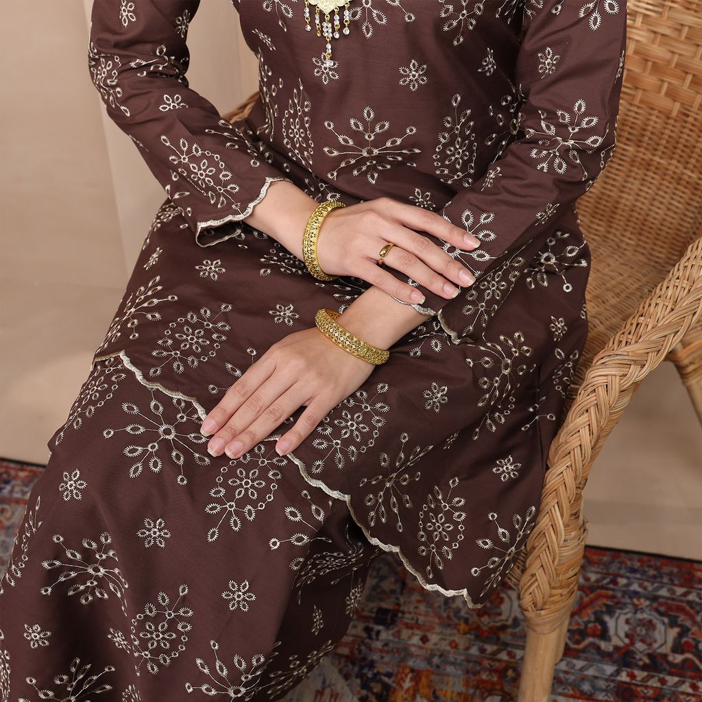 01 MAHSURI RICH BROWN 03