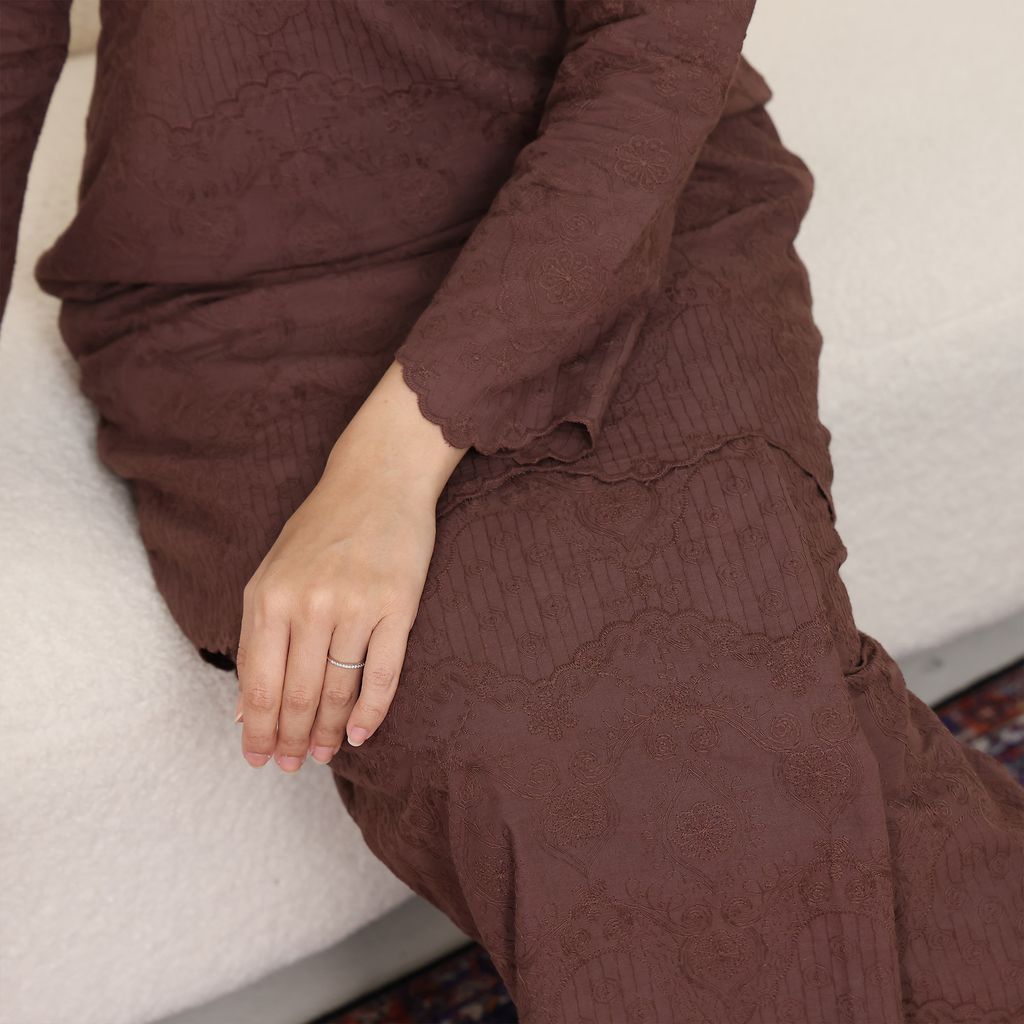 01 RICH BROWN JAMILAH 02