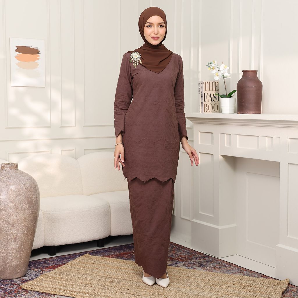 01 RICH BROWN JAMILAH 01